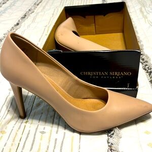 Christian Suriano size 8W nice heels